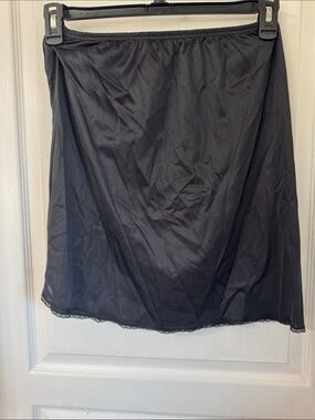 Vassarette Black Half Slip